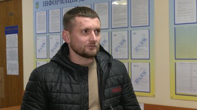 Обвинувачений у справі реабілітаційного центру для наркозалежних та алкозалежних у Чернігові Олексій Соловйов у суді 20 березня 2024 року Обвинувачений у справі реабілітаційного центру для наркозалежних та алкозалежних у Чернігові Олексій Соловйов у суді 20 березня 2024 року