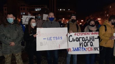 У Франківську люди зібралися на акцію у підтримку Сергія Стерненка У Франківську люди зібралися на акцію у підтримку Сергія Стерненка