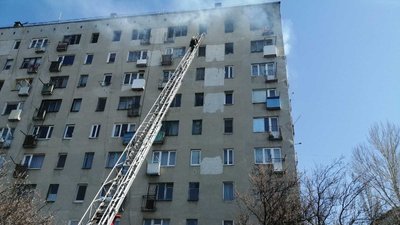 На пожежі в Бахмуті врятували жінку та трьох дітей