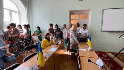 Працівниці Прилуцької міської лікарні прийшли на засідання сесії Працівниці Прилуцької міської лікарні прийшли на засідання сесії