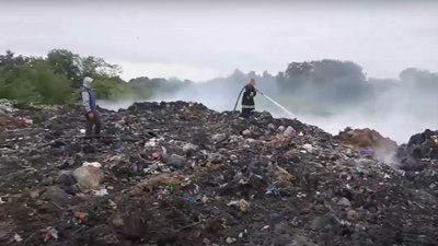 На Черкащині більше 10 годин гасили палаюче сміттєзвалище