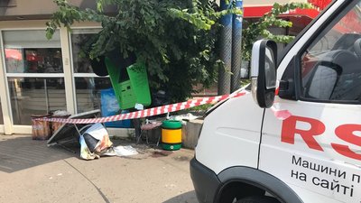 Поблизу зупинки водій маршрутки наїхав на жінку Поблизу зупинки водій маршрутки наїхав на жінку