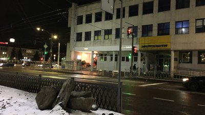 Наземний перехід на центральному перехресті у Рівному