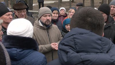 На Черкащині люди перекрили дорогу і вимагають її ремонту На Черкащині люди перекрили дорогу і вимагають її ремонту