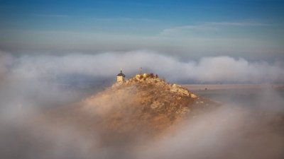 Де б він не був і куди б не їхав завжди з собою має рюкзак з фотокамерою Де б він не був і куди б не їхав завжди з собою має рюкзак з фотокамерою