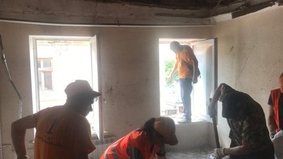 В Одесі у квартирі, де стався обвал, відновлять перекриття стелі за рахунок ЖКС В Одесі у квартирі, де стався обвал, відновлять перекриття стелі за рахунок ЖКС