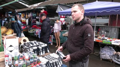 Зріс попит на свічки та шкарпетки: за скільки їх продають на рівненському ринку