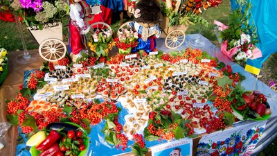 Карта України з їжі фото: Суспільне Донбас Карта України з їжі фото: Суспільне Донбас