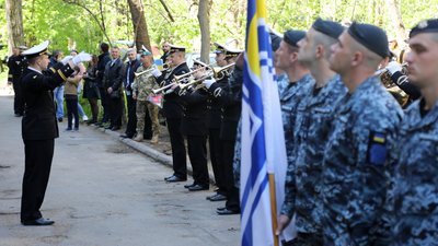 В Одесі з оркестром привітали 100-річного морпіха-ветерана