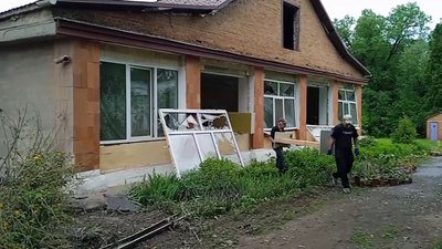 У Юнаківці на Сумщині військові РФ обстріляли дитсадок. ФОТО У Юнаківці на Сумщині військові РФ обстріляли дитсадок. ФОТО