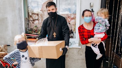 Майже 100 франківців зголосились отримати безкоштовний обід від УГКЦ Майже 100 франківців зголосились отримати безкоштовний обід від УГКЦ
