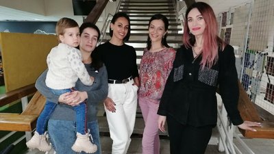 "За твоїм плечем". У Кропивницькому показали світлини жінок, які чекають рідних з війни "За твоїм плечем". У Кропивницькому показали світлини жінок, які чекають рідних з війни