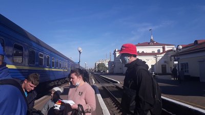 "Червона" зона на Херсонщині: нові правила проїзду відтепер і у потягах міжрегіонального сполучення "Червона" зона на Херсонщині: нові правила проїзду відтепер і у потягах міжрегіонального сполучення