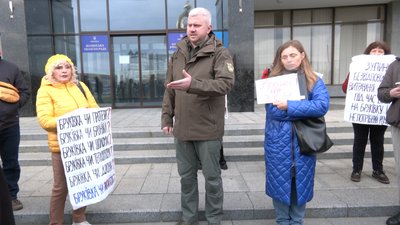 "Спочатку дрони, потім стадіони": під Волинською ОВА — акція