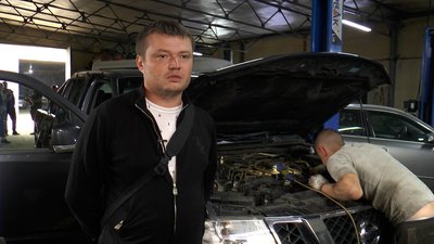 "Свої обороняють Станіславів". Прикарпатські волонтери придбали авто для ЗСУ