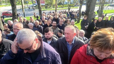 На Тернопільщині прощаються з бійцем, екснардепом Олегом Барною На Тернопільщині прощаються з бійцем, екснардепом Олегом Барною