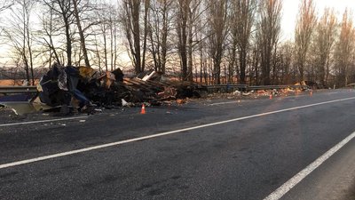 ДТП на Вінниччині: загинули двоє водіїв вантажівок ДТП на Вінниччині: загинули двоє водіїв вантажівок