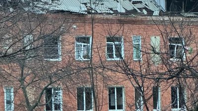 Влучили у школу та садок: війська РФ ракетами обстріляли Курахове Влучили у школу та садок: війська РФ ракетами обстріляли Курахове