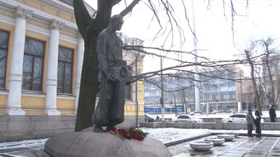 У Дніпрі вшанували пам’ять загиблих у бою під Крутами У Дніпрі вшанували пам’ять загиблих у бою під Крутами