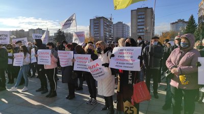 Попереджувальна акція: у Черкасах підприємці протестують проти карантинних обмежень