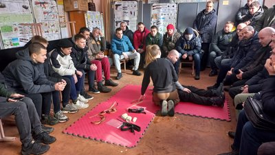 У Полтаві навчають надавати домедичну допомогу в умовах бойових дій У Полтаві навчають надавати домедичну допомогу в умовах бойових дій