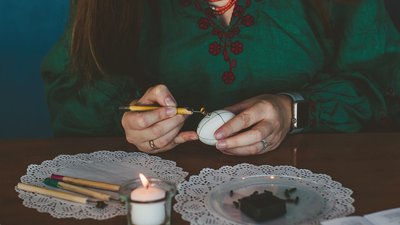 Писанкова терапія: як черкащанка у США розписує писанки і підтримує Україну