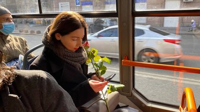 8 березня Одеса. Комунальники привітали жінок 8 березня Одеса. Комунальники привітали жінок