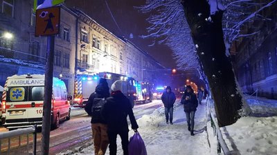 У Львові пролунав вибух у квартирі на вулиці Замарстинівській: рух поблизу перекрили У Львові пролунав вибух у квартирі на вулиці Замарстинівській: рух поблизу перекрили