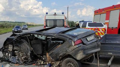 ДТП під віадуком на трасі Дніпро – Харків: чотирьох травмованих деблокували з деформованої автівки ДТП під віадуком на трасі Дніпро – Харків: чотирьох травмованих деблокували з деформованої автівки
