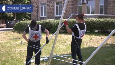 На Донеччині поблизу лікарні встановили намет для скринінгу медиків та пацієнтів