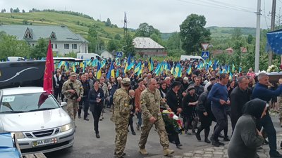 На Закарпатті попрощалися із полеглим на війні Василем Заводяком На Закарпатті попрощалися із полеглим на війні Василем Заводяком