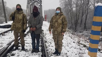 На кордоні з Угорщиною поблизу Чопа затримали нелегального мігранта зі Швеції