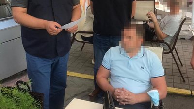Затримали працівника "Укртрансбезпеки", який вимагав у волинянина 9 тисяч доларів хабаря Затримали працівника "Укртрансбезпеки", який вимагав у волинянина 9 тисяч доларів хабаря