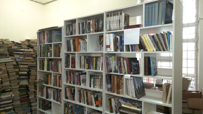 Зібрали понад 55 тисяч гривень та встановили сім дверей: як ремонтують Чернігівську бібліотеку для юнацтва Зібрали понад 55 тисяч гривень та встановили сім дверей: як ремонтують Чернігівську бібліотеку для юнацтва