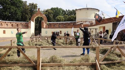 Клуби історичної реконструкції та середньовічного бою провели тренувальний турнір у Тростянці на Сумщині Клуби історичної реконструкції та середньовічного бою провели тренувальний турнір у Тростянці на Сумщині