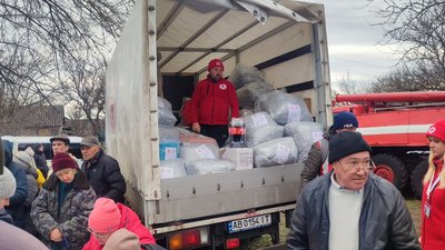 У Смілі на Черкащині волонтери допомагають людям після прильоту У Смілі на Черкащині волонтери допомагають людям після прильоту