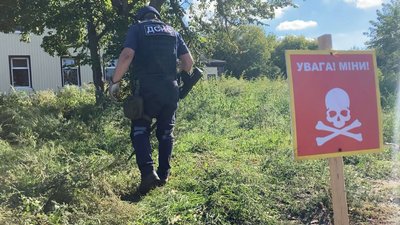Житель Ізюма підірвався на російській міні під час прогулянки з псом Житель Ізюма підірвався на російській міні під час прогулянки з псом