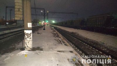 Раптово вибіг та ліг на рейки: поліція Рівненщини розслідує загибель 17-річного юнака Раптово вибіг та ліг на рейки: поліція Рівненщини розслідує загибель 17-річного юнака