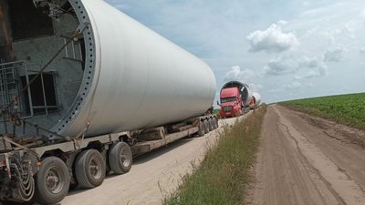 Дорога в Залісцях, якою возять великогабаритні вантажі Дорога в Залісцях, якою возять великогабаритні вантажі