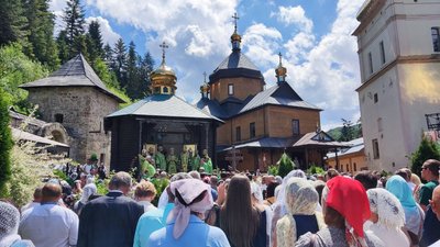 На Прикарпатті у Манявському скиті відбулася всеукраїнська проща На Прикарпатті у Манявському скиті відбулася всеукраїнська проща