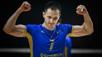 Юрій Синиця під час матчу України в Лізі націй з волейболу