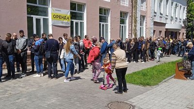 У Сумах презентували нову марку "Рускій воєнний корабль" У Сумах презентували нову марку "Рускій воєнний корабль"