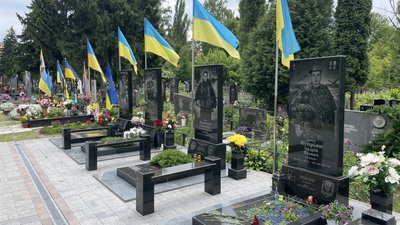 "Він живий, поряд з нами": як у Полтаві проводили поминальні дні "Він живий, поряд з нами": як у Полтаві проводили поминальні дні
