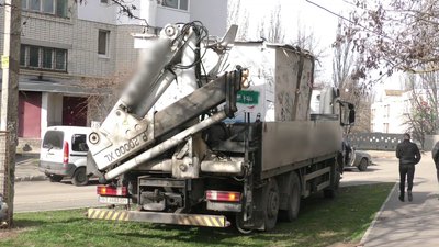 У Херсоні почали демонтувати незаконно встановлені МАФи У Херсоні почали демонтувати незаконно встановлені МАФи