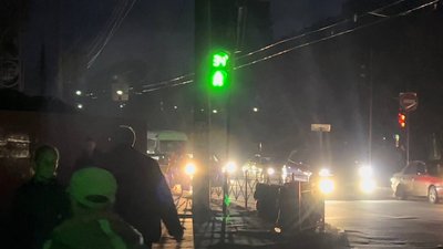 Нічний Миколаїв. Місцеві розповіли як пересуваються містом без вуличного освітлення Нічний Миколаїв. Місцеві розповіли як пересуваються містом без вуличного освітлення