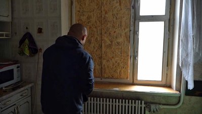 Вікно після обстрілу Вікно після обстрілу