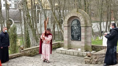 У Зарваниці відбулася театралізована Хресна дорога У Зарваниці відбулася театралізована Хресна дорога