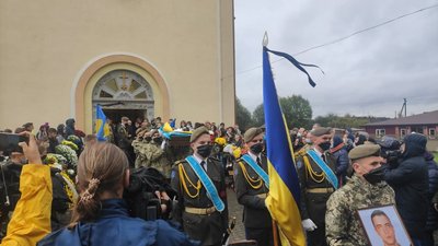 Львівщина прощається із курсантом, який загинув в авіакатастрофі на Харківщині Львівщина прощається із курсантом, який загинув в авіакатастрофі на Харківщині