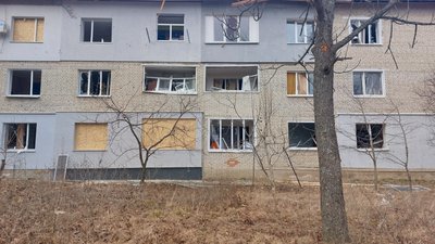 "Будемо забивати вікна і виїжджати". Мешканці Тростянця розповіли про обстріл 14 березня "Будемо забивати вікна і виїжджати". Мешканці Тростянця розповіли про обстріл 14 березня
