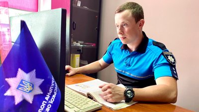 У Рівному велосипедист врізався в машину. У поліції розібрались, хто винен У Рівному велосипедист врізався в машину. У поліції розібрались, хто винен